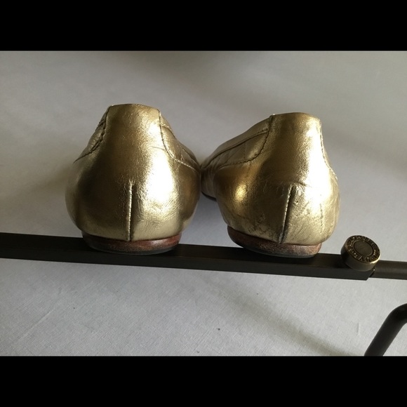 Burberry buckle gold leather flats sz.39 $45 - Picture 5 of 7